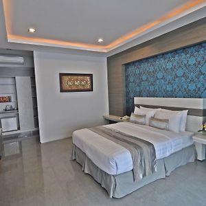 Transera Kamini Legian Hotel